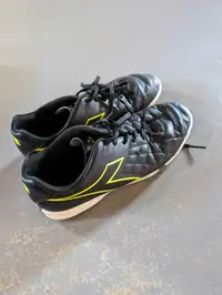 Diadora Indoor Soccer Shoes - Size 8.5