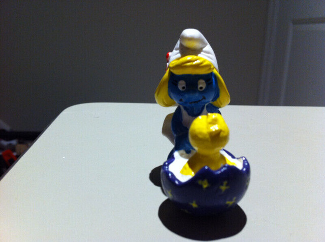 Smurfs - Vintage Smurfette with Blue Easter Egg Chick in Arts & Collectibles in Ottawa - Image 4