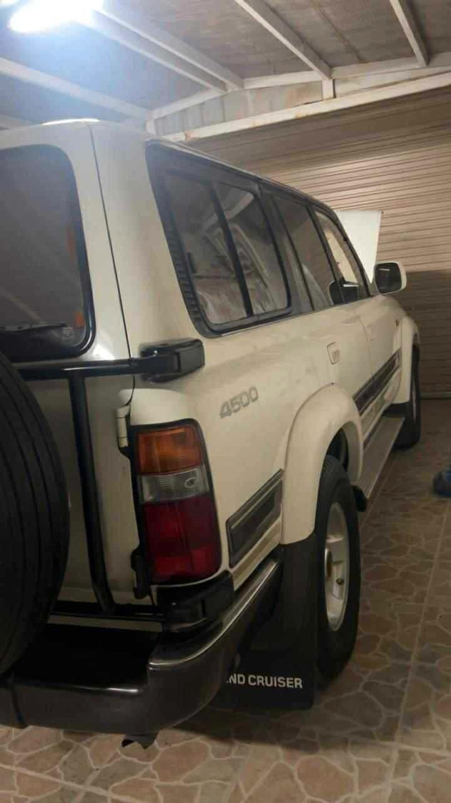 1993 Toyota Land Cruiser in Cars & Trucks in London - Image 2