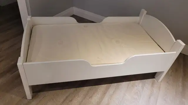 Lit enfant (structure + matelas)Toddler bed in Beds & Mattresses in Longueuil / South Shore - Image 7