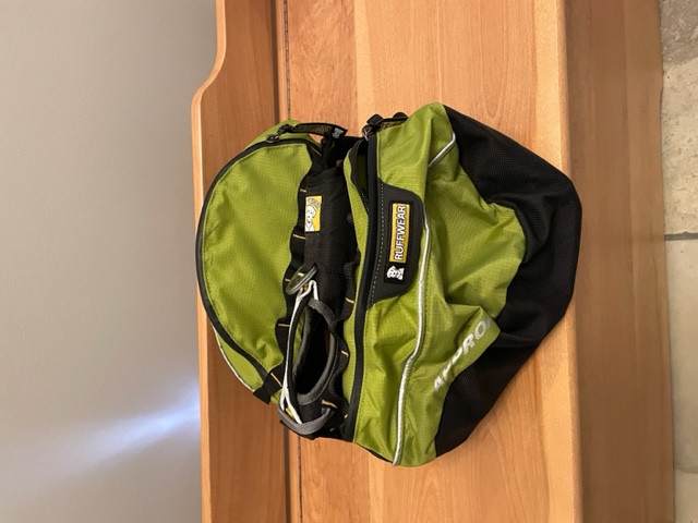 Deluxe doggie back pack - new condition in Accessories in Kamloops - Image 2