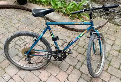 Bike 26” wheels / Vélo avec roues de 26 pouces, View more