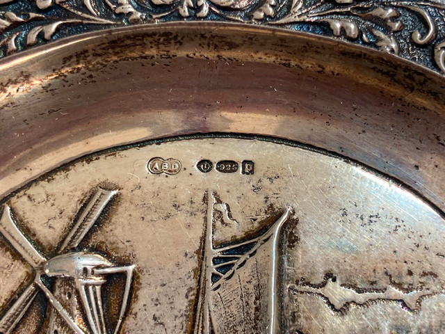 STERLING SILVER ASHTRAY - HOLLAND SCENE 1/2 - ONE FROM A PAIR dans Art et objets de collection  à Longueuil/Rive Sud - Image 2