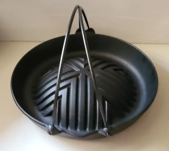 Iwachu Cast Iron Nanbu Tekki Yakiniku Mongolian BBQ Grill Pan in Kitchen & Dining Wares in Oshawa / Durham Region - Image 3