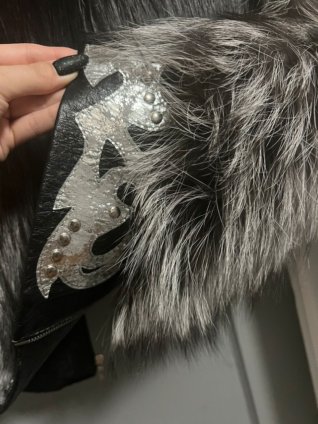 Silver fox fur vest (XS-S) in Women's - Tops & Outerwear in City of Toronto - Image 3