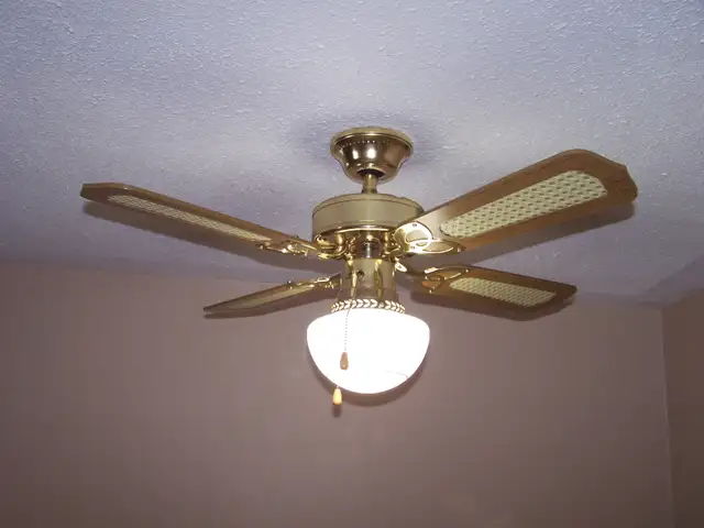 Ceiling Light and Fan Combo in Indoor Lighting & Fans in Ottawa - Image 2