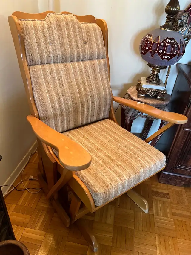 Vintage Wooden Glider Rocker Chair in Chairs & Recliners in City of Toronto - Image 3