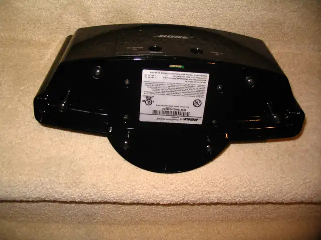 BOSE SOUND DOCK SERIES 3 in Stereo Systems & Home Theatre in Strathcona County - Image 5