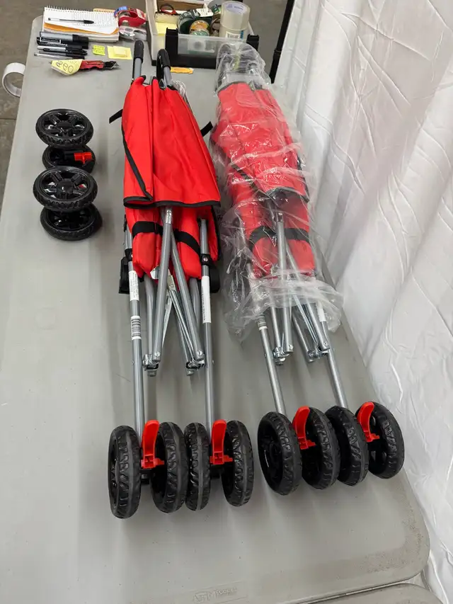 Bily Deluxe Umbrella Strollers x2 in Strollers, Carriers & Car Seats in Hamilton - Image 6