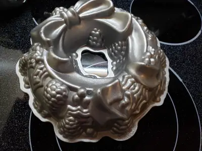 Nordic Ware Holiday Wreath Bundt Cake Pan - sell or trade, View more