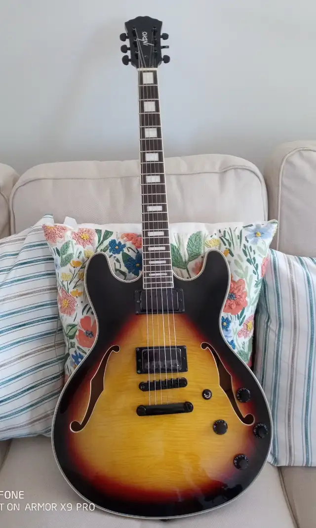 New electric guitar-hollow body in Guitars in Kingston - Image 4