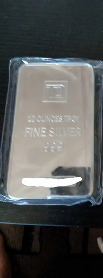 I'm offering a TD 10 ounce .999 fine silver bar, a great way to invest in precious metals. This bar...