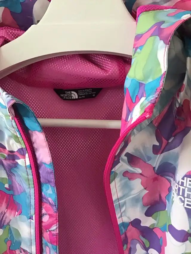 Northface Zipline Rain Jacket (Junior Girls size 18) in Kids & Youth in Ottawa - Image 8