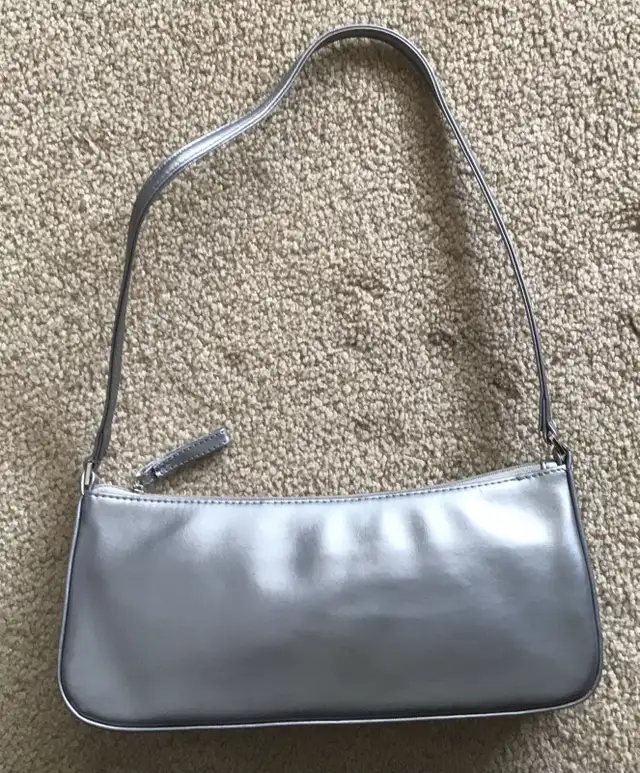 Ladies Silver ALDO 4” Heels Size 37 and Matching Handbag  in Women's - Shoes in Norfolk County - Image 4