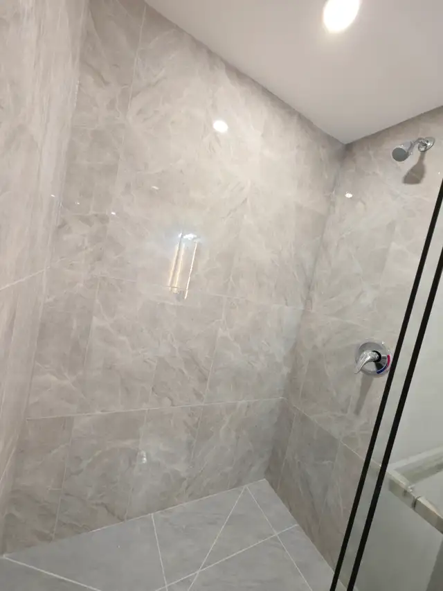 Two-level suite, Ground level living room, 2 basement bedrooms in Long Term Rentals in Mississauga / Peel Region - Image 16