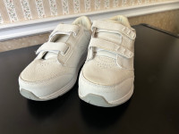 New Balance ladies. Walking shoes, new size 9.