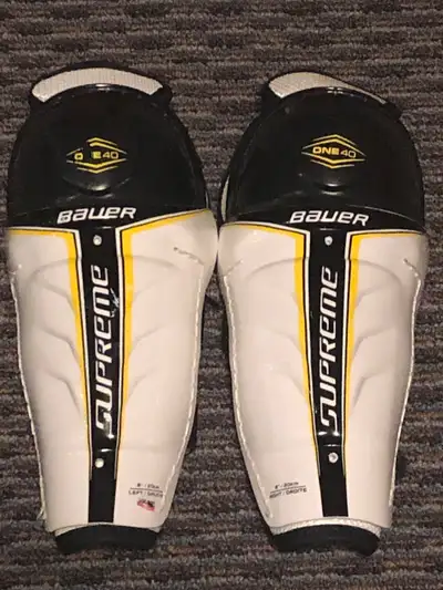 BAUER “ Supreme ONE 40” Junior Shin Pad, EXCELLENT Condition!, View more