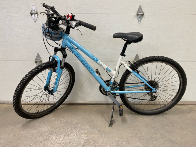 Girl’s bicycle  in Kids in Kamloops - Image 4