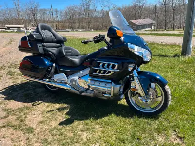 One owner, always stored inside. Heated sits,heated grips,