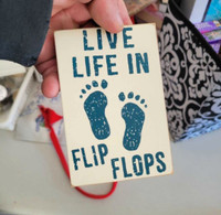 Flip flop plaque 