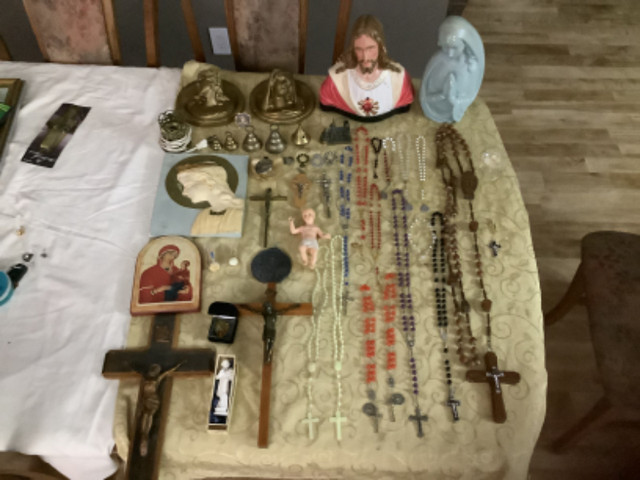 Lot d’articles religieux dans Art et objets de collection  à Ville de Québec
