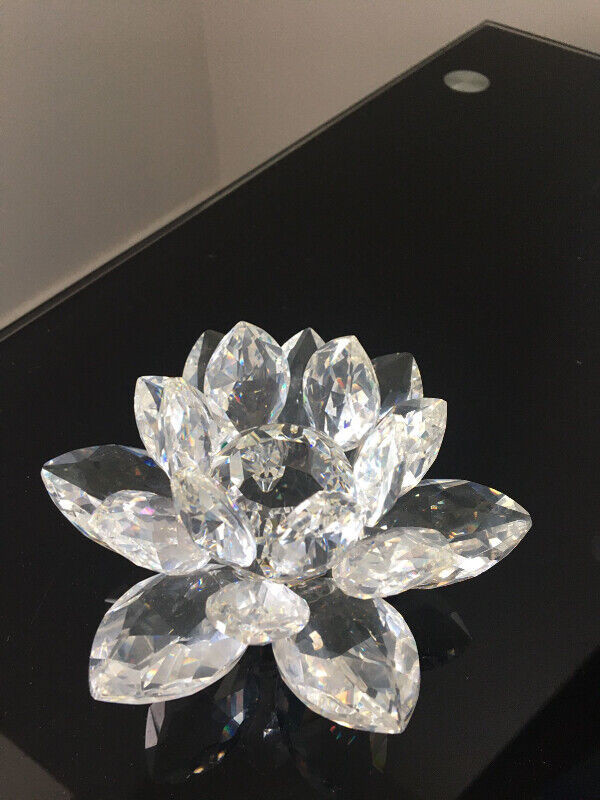 Lotus Flower Crystal Figurine with box - mint condition in Arts & Collectibles in Markham / York Region
