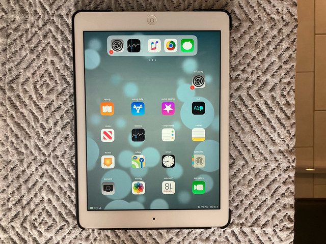 iPad Air 32gb 9.7”  in iPads & Tablets in Belleville - Image 2