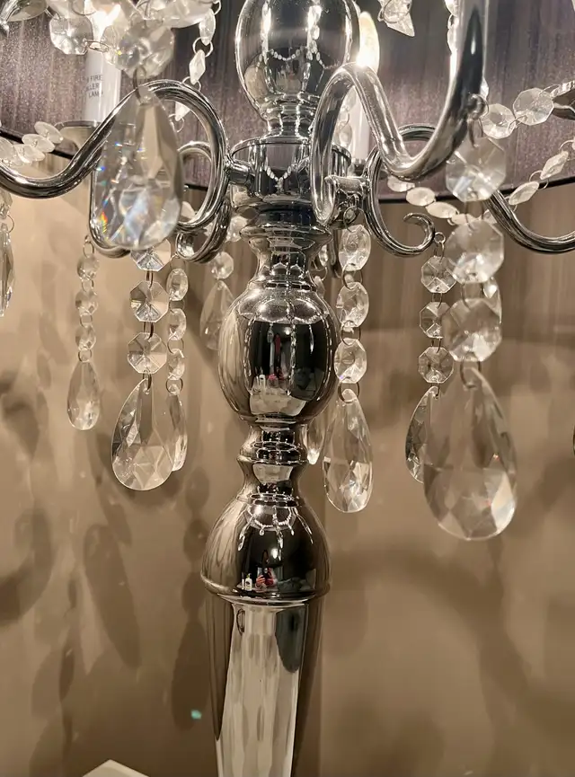 Reduced! Beautiful Black & Crystal Lamp in New condition in Indoor Lighting & Fans in Markham / York Region - Image 4