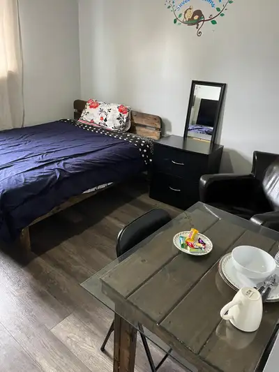 Room for rent female only Very clean room have new queen mattress, full internet, Tv , microwave, fr...