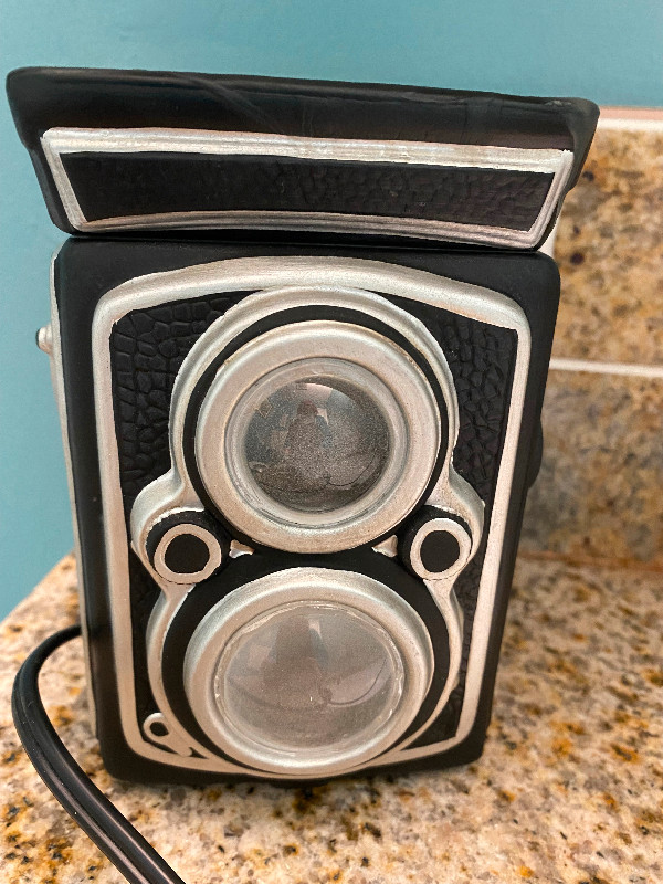 Vintage camera scentsy warmer in Home Décor & Accents in Ottawa