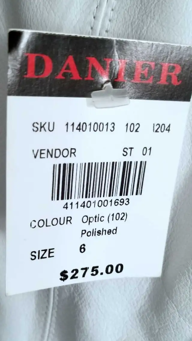 Leather Pants New  Danier White or Black Size 6 in Women's - Bottoms in St. Catharines - Image 4