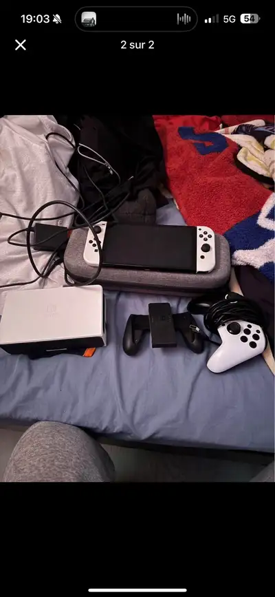 Négociable livraison disponible, 60g de mémoire plus une carte mémoire de 128g, avec 1 manette et l’...