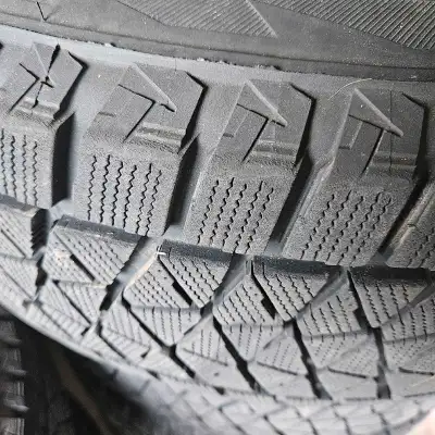 Off my 2018 nissan murano only used last winter sold the nissan kept tires. There one rims no patche...