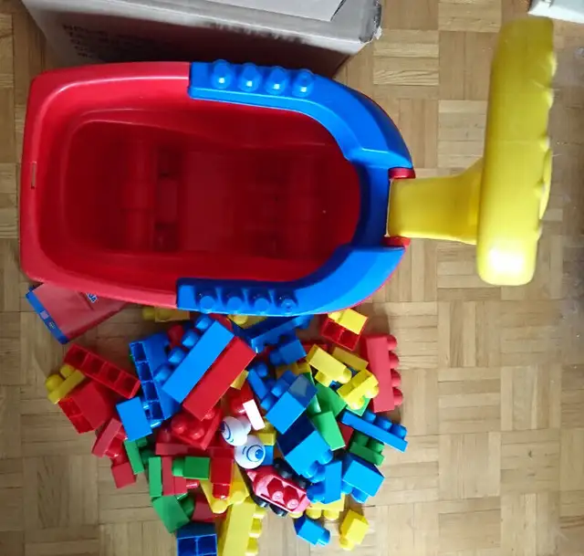 Lego Mega Block Wagon (80 Blocks) in Toys & Games in Oshawa / Durham Region - Image 3