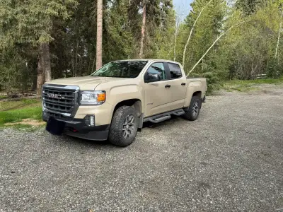GMC Canyon AT4 All the bells and whistles Leather interior tonneau cover