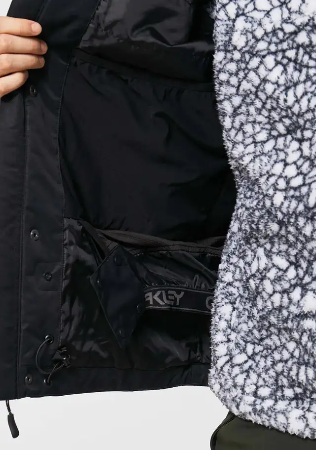 Brand New Oakley Range RC Ski Jacket in Men's in Calgary - Image 8