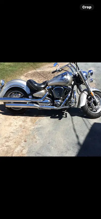 2005 Yamaha Roadstar Silverado 1700 45150kms Tires are 1 year old stalk pipes, windshield, Leather s...