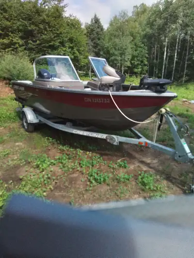 Boat features fibre glass non slip floor, floor compartments, live well, windshield, radio, fish fin...