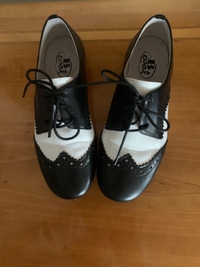 Black leather and white patent leather Oxford shoes women’s, 