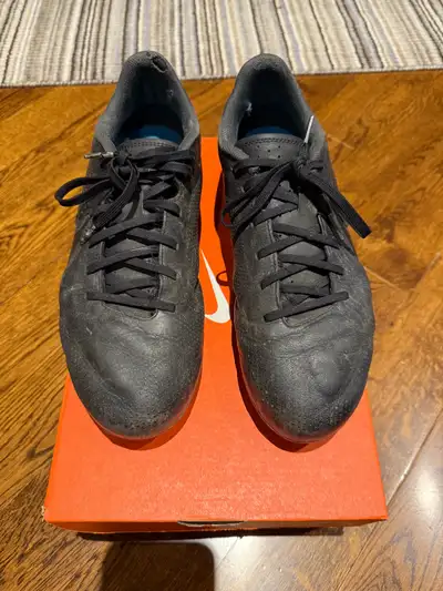 Nike Soccer Cleats (Men’s 9.5), View more