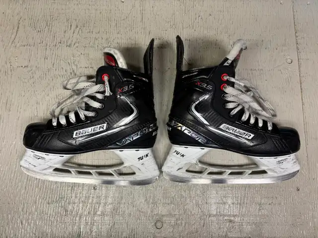 Patin Bauer Vapor X3.5, grandeur 3 in Hockey in Laval / North Shore - Image 2