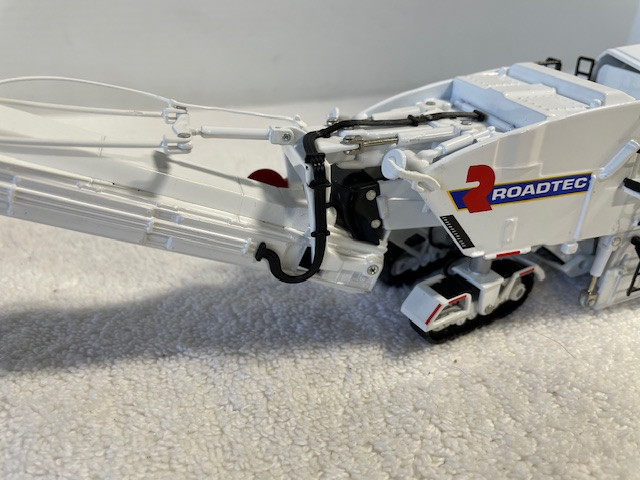 *SHARP* 1/50 ROADTEC RX-700 Cold Planer  Construction Toy in Toys & Games in Regina - Image 4