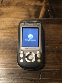 Sony Ericsson W600i cell phone