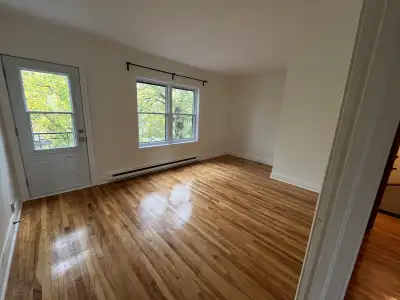 Appartement 4 1/2 à louer – Ville-Émard (Sud-Ouest) Bel appartement climatisé 4 1/2 au goût du jour,...