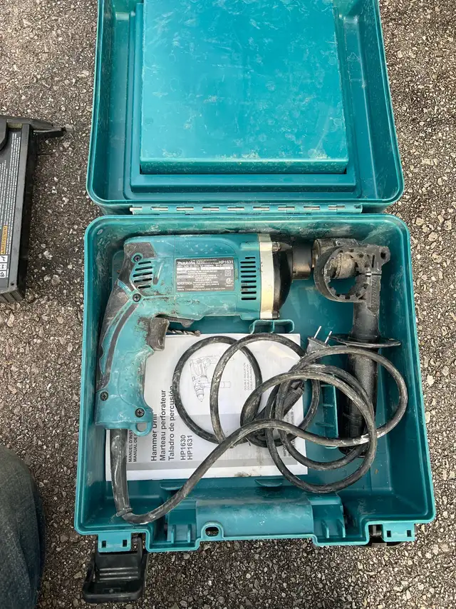 MAKITA 5/8-inch (6.2-Amp) Variable Speed Reversible Hammer Drill in Power Tools in Markham / York Region - Image 2