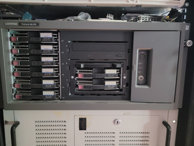 Compaq ProLiant ML370 G2 server dual CPU SCSI  RAID controller in Servers in Markham / York Region