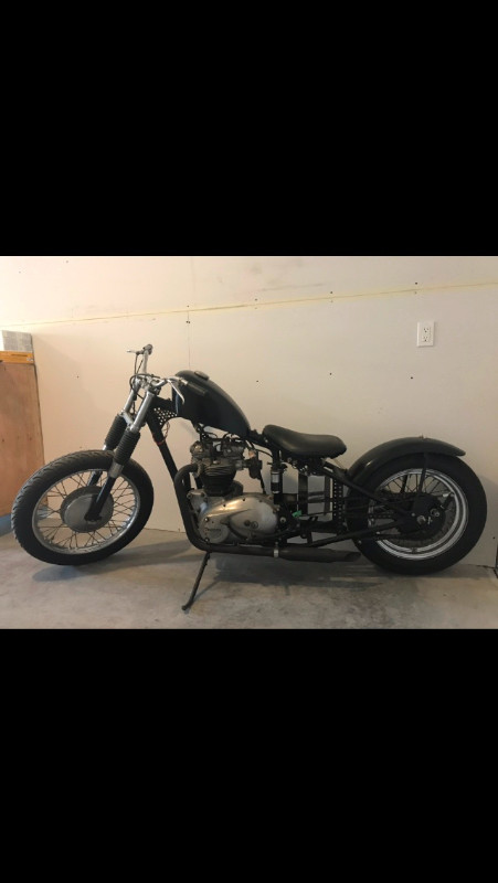 Triumph Bobber 1969 dans Utilitaires et de promenade  à St-Georges-de-Beauce