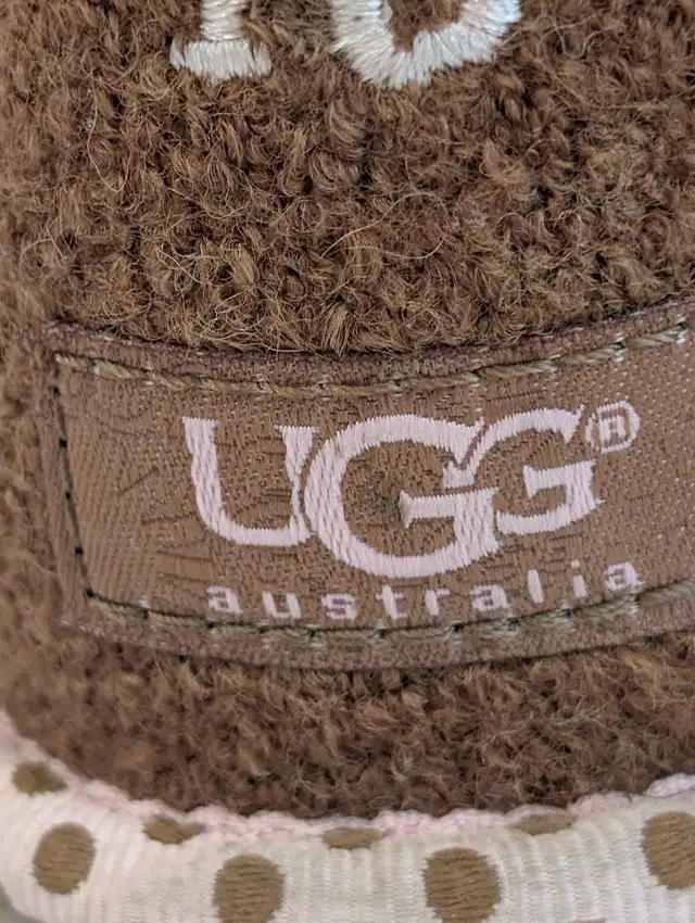 UGG Australia Classic Short 78 Collection Boots Chestnut Size 6 in Women's - Shoes in Markham / York Region - Image 6