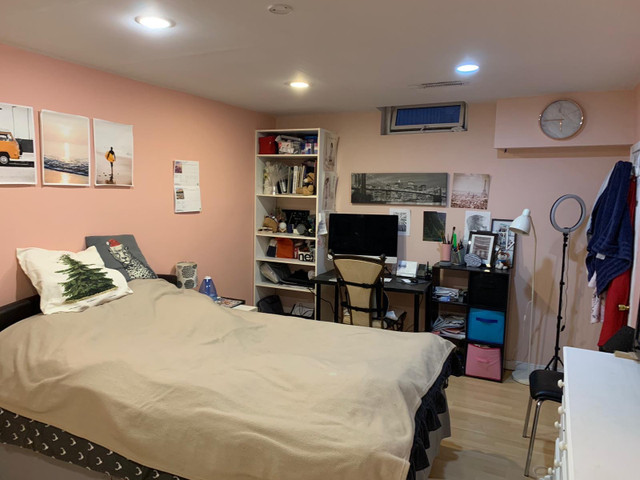 Large Room for rent  in Room Rentals & Roommates in City of Toronto - Image 2