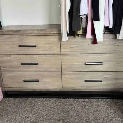 Handle is missing, otherwise in good condition